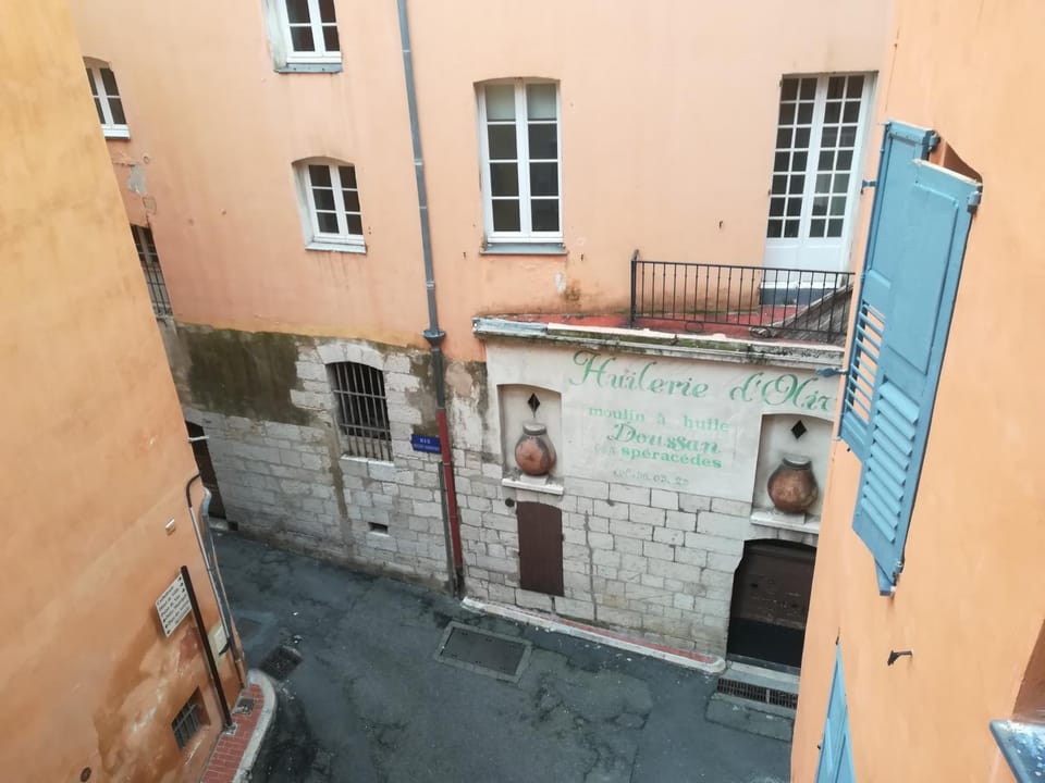 Landmark view, Street view