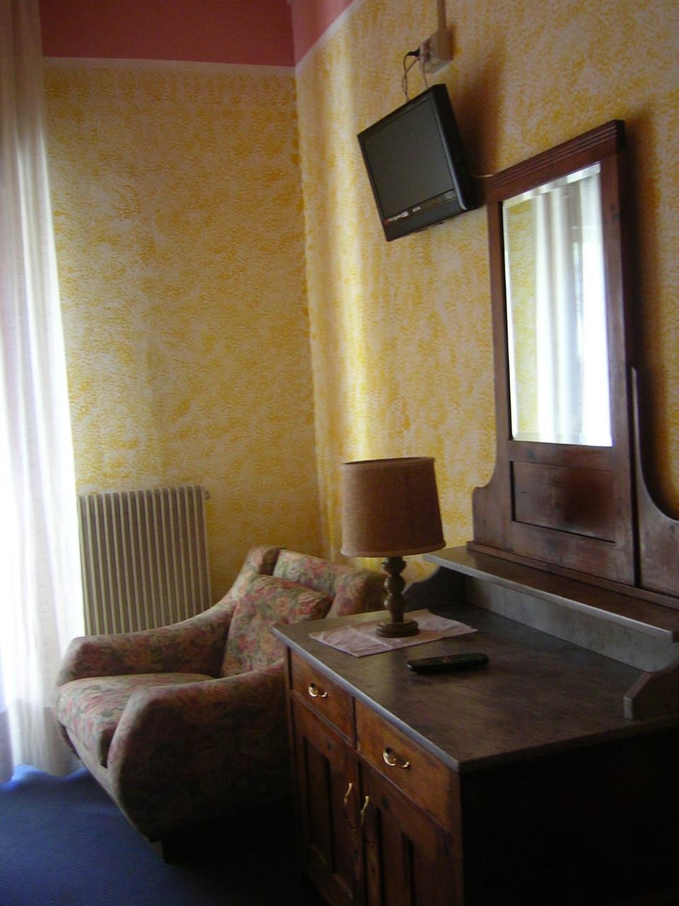 TV and multimedia, Seating area