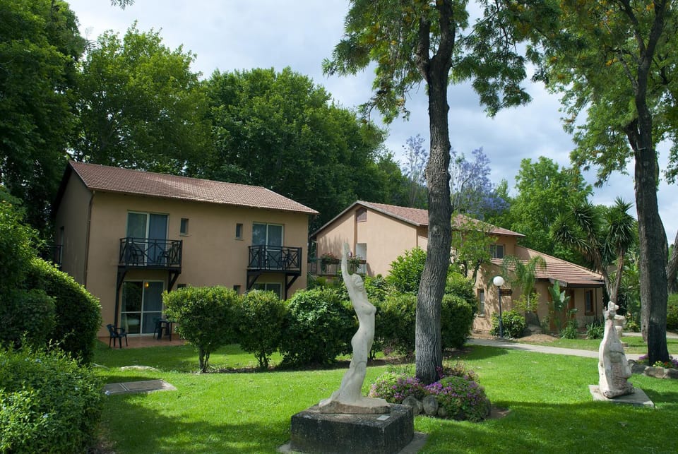 Property building, Day, Garden