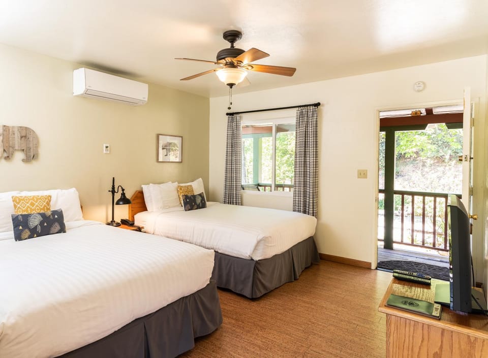 Buckeye Tree Lodge Hotel in Three Rivers