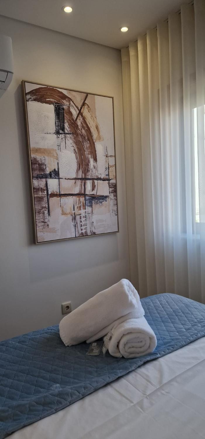 Bed, Bedroom, towels, air conditioner