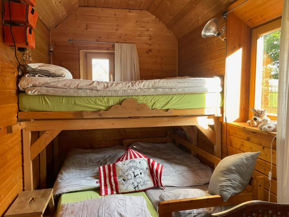 Bed, bunk bed