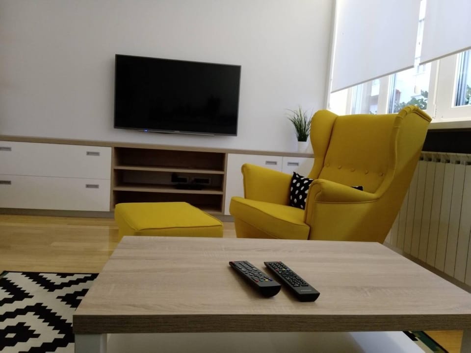 Communal lounge/ TV room, TV and multimedia, Living room, Seating area