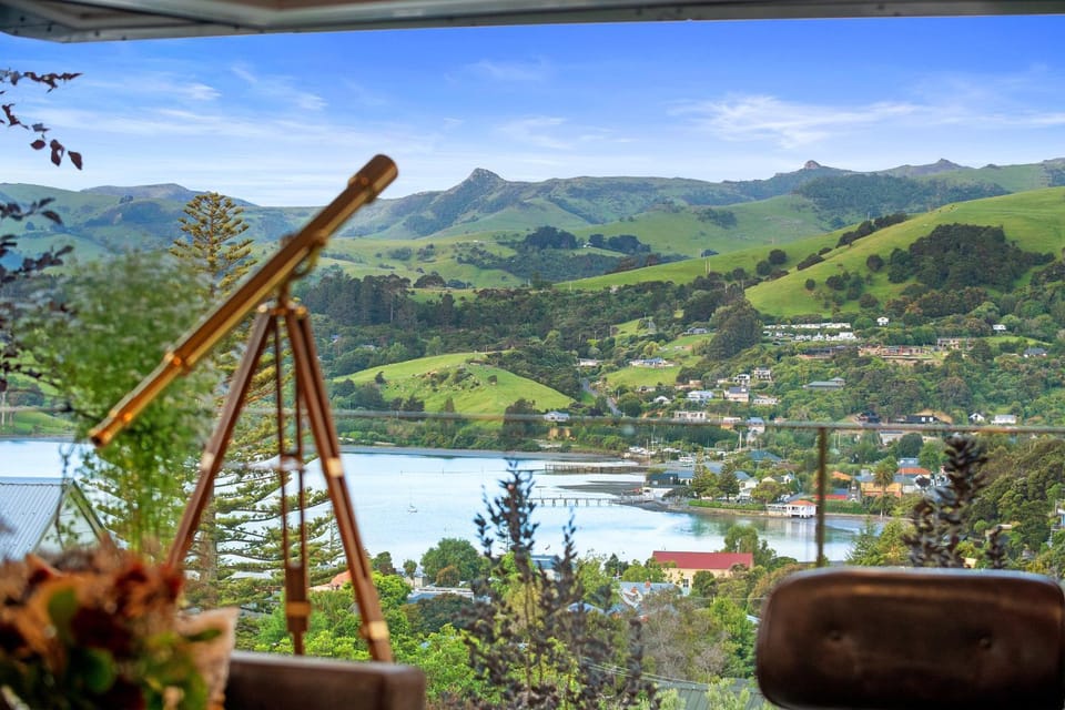 View (from property/room), Landmark view, Mountain view, Sea view