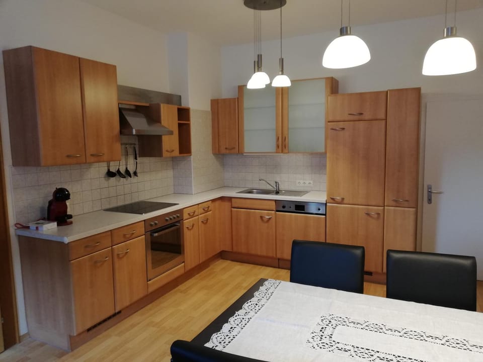 Kitchen or kitchenette, Dining area, oven, stove