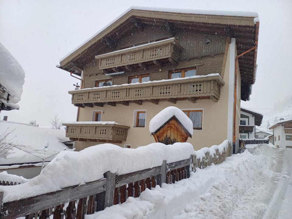Haus Dilitz-Theiner - Bachblüte Apartment in Trentino-South Tyrol