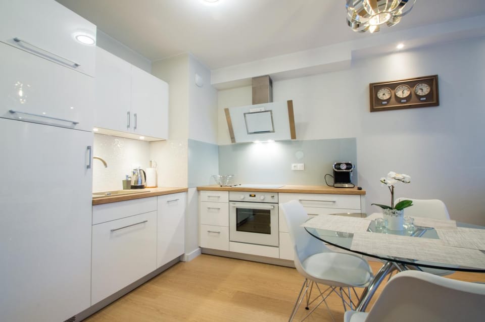 Coffee/tea facilities, Kitchen or kitchenette, Dining area