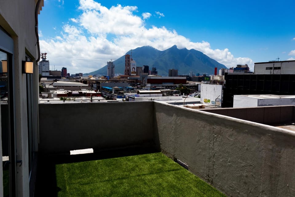 Balcony/Terrace, City view, Mountain view