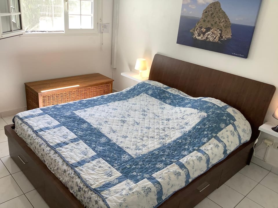 Bed, Photo of the whole room