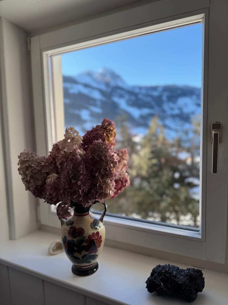 View (from property/room), Decorative detail, Mountain view