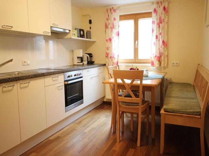 Dining area, kitchen