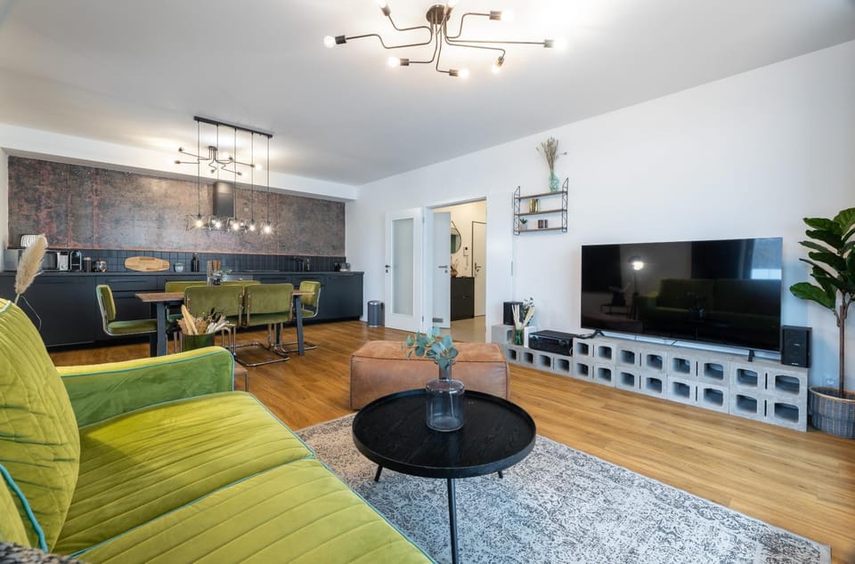 TV and multimedia, Kitchen or kitchenette, Seating area, Dining area
