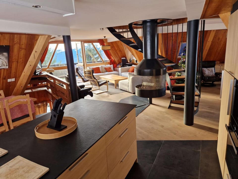 Living room, Seating area, Dining area