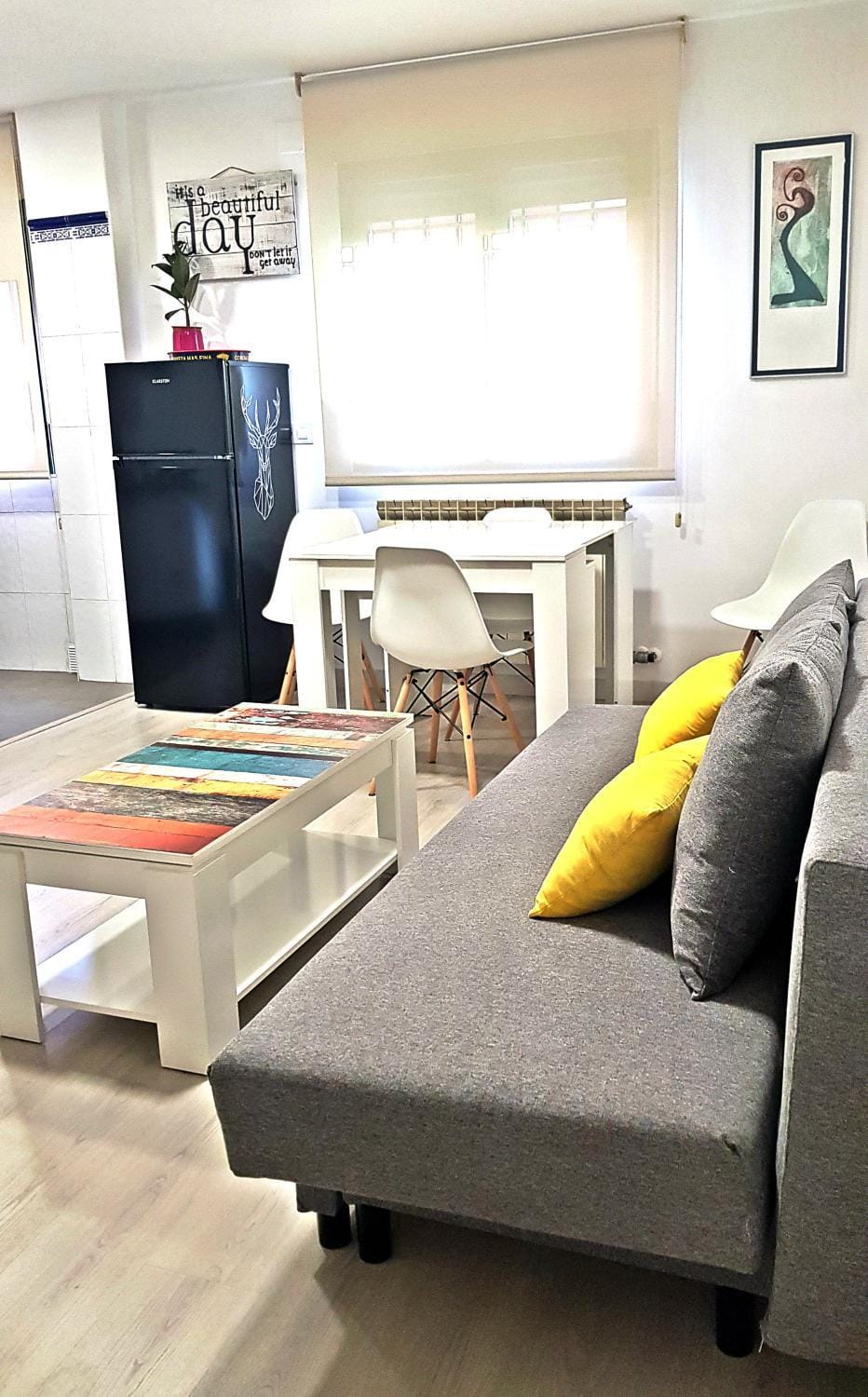 Communal lounge/ TV room, TV and multimedia, Living room, Seating area, Dining area