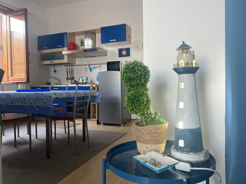 Dining area, minibar, pet friendly, stove, kitchen
