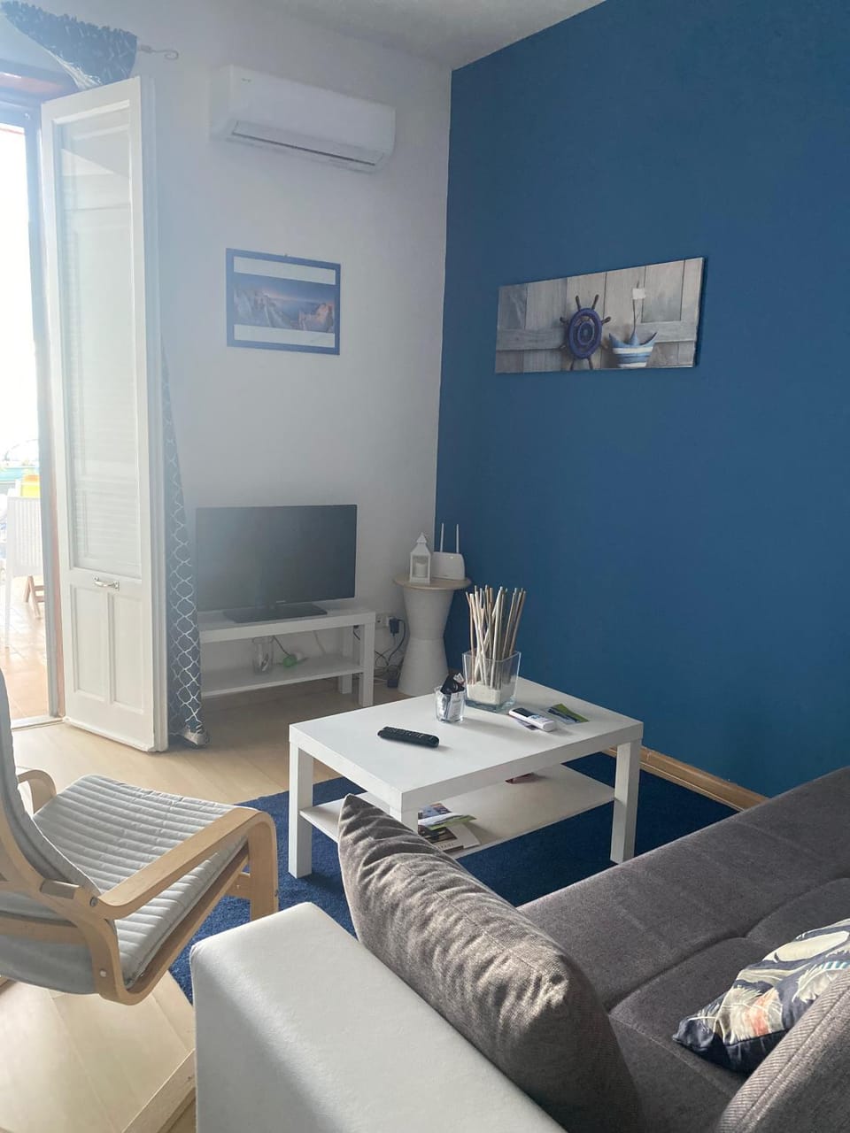 Communal lounge/ TV room, TV and multimedia, Living room, Seating area, Evening entertainment
