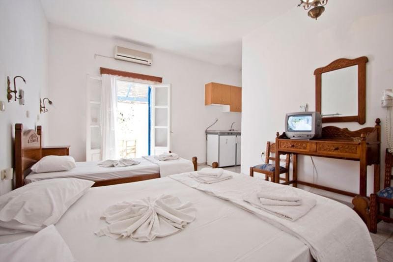 Day, Photo of the whole room