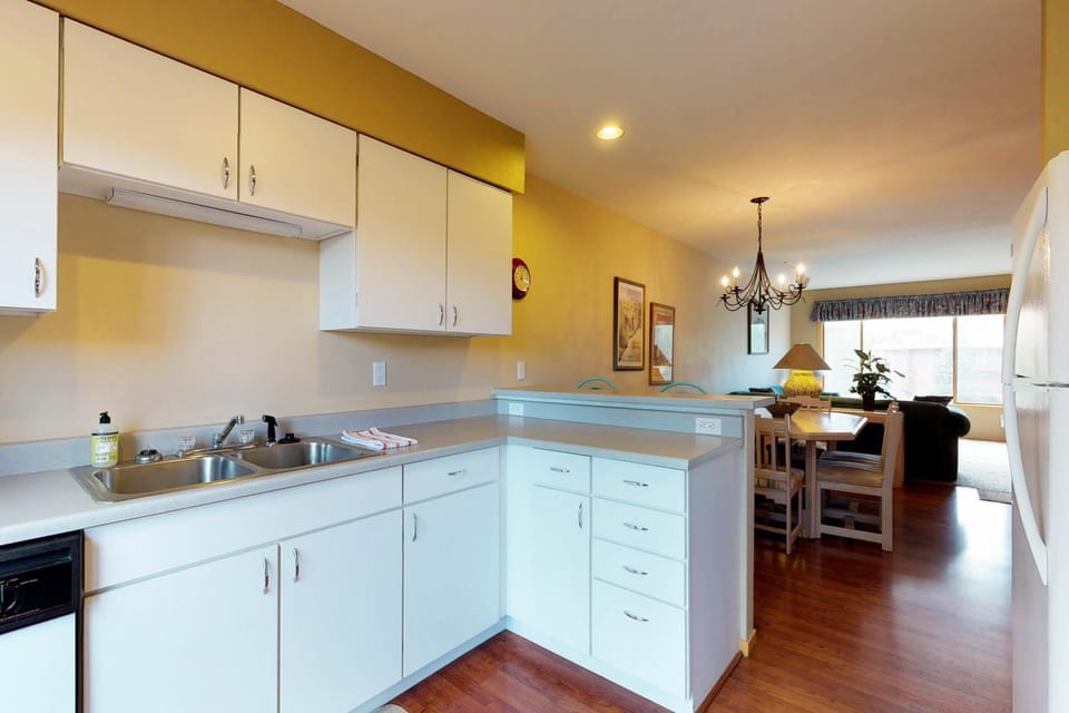 Lagoon 737C House in Frisco
