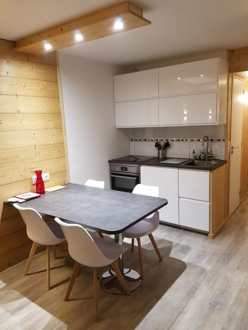 Dining area, dishwasher, minibar, pet friendly, stove