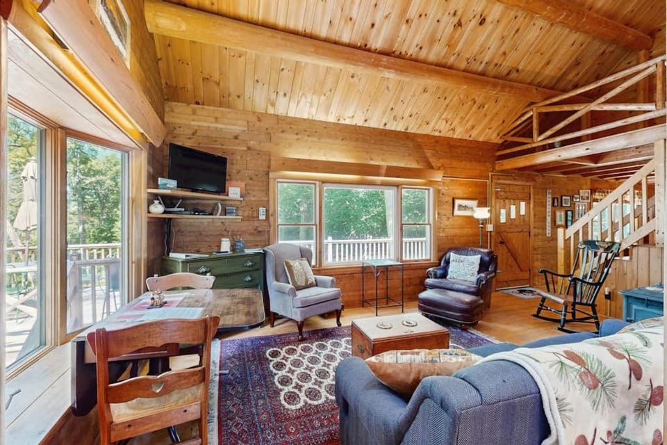 Charloon Cabin Cabin in Beaver Cove