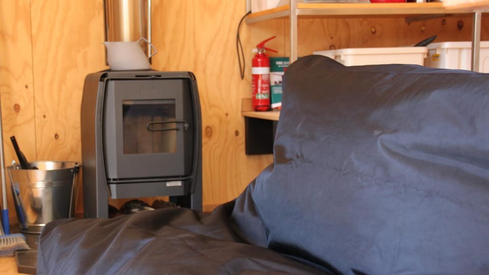 Living room, Decorative detail, Seating area, Area and facilities