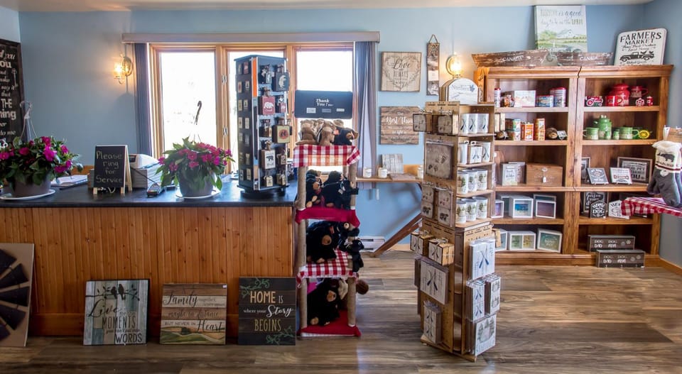 Bear Tracks Inn Hotel in Lion's Head