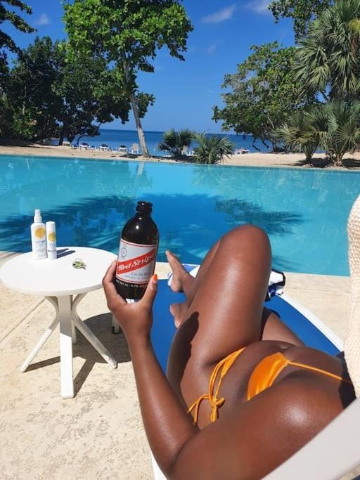 Day, Natural landscape, Beach, Pool view, Swimming pool, Drinks, sunbed