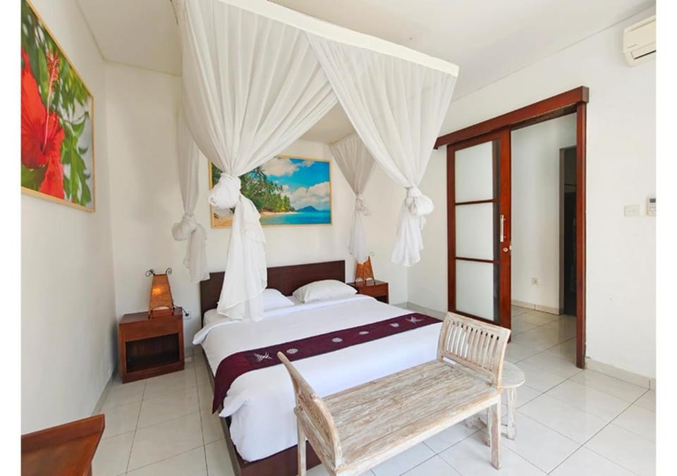 Bedroom, Pool view, air conditioner