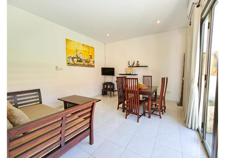 Living room, Dining area, air conditioner
