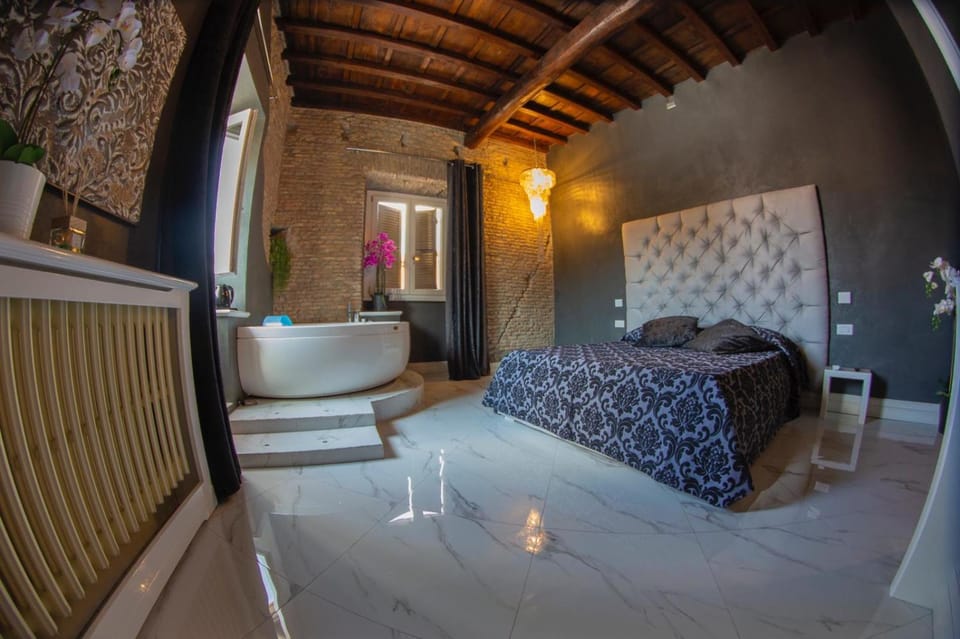 Hot Tub, Bedroom