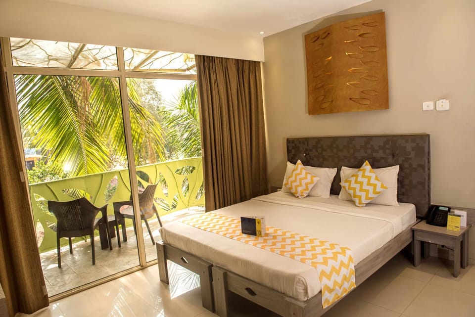 TV and multimedia, Seating area, Bedroom