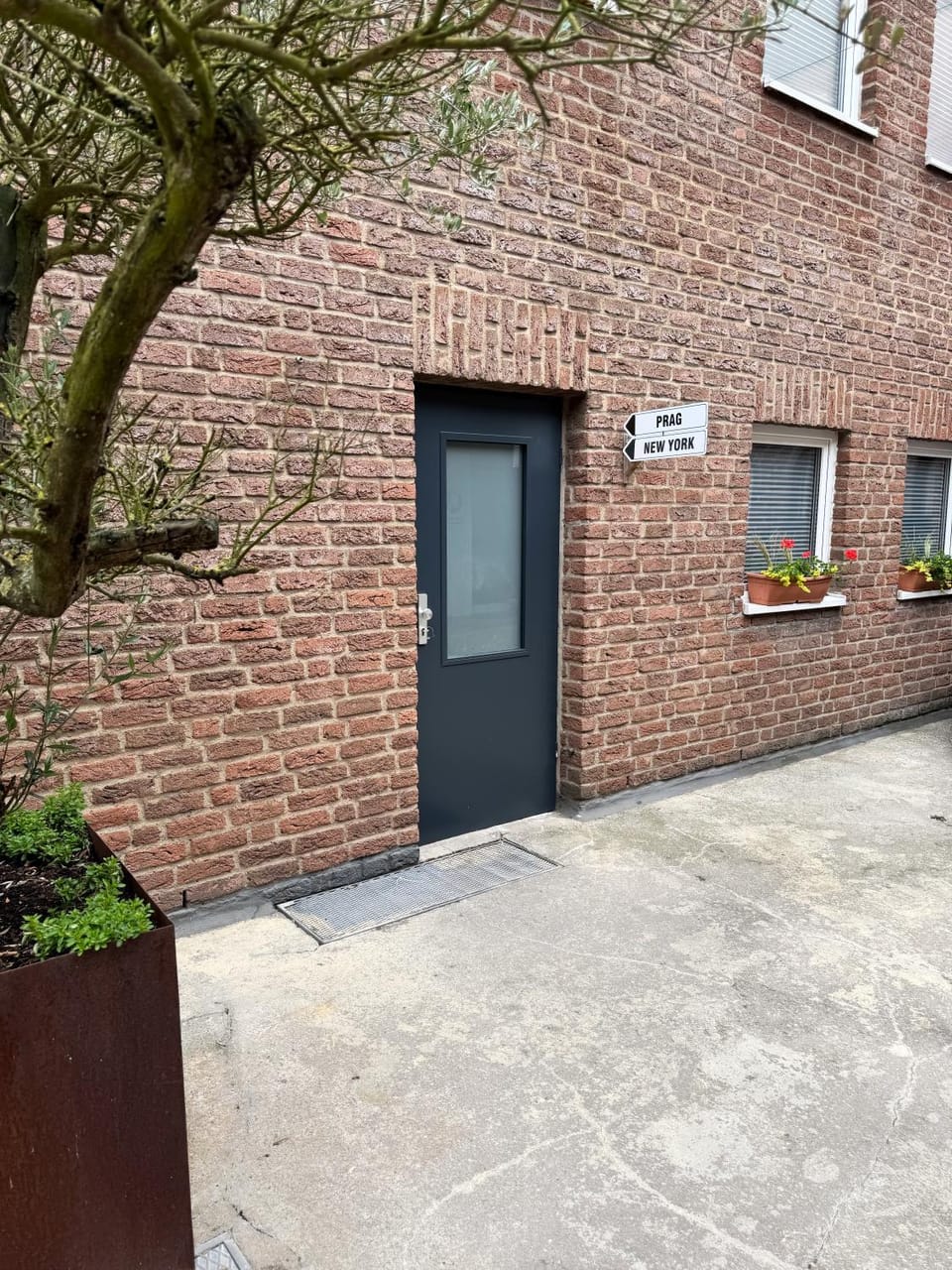Property building, Facade/entrance
