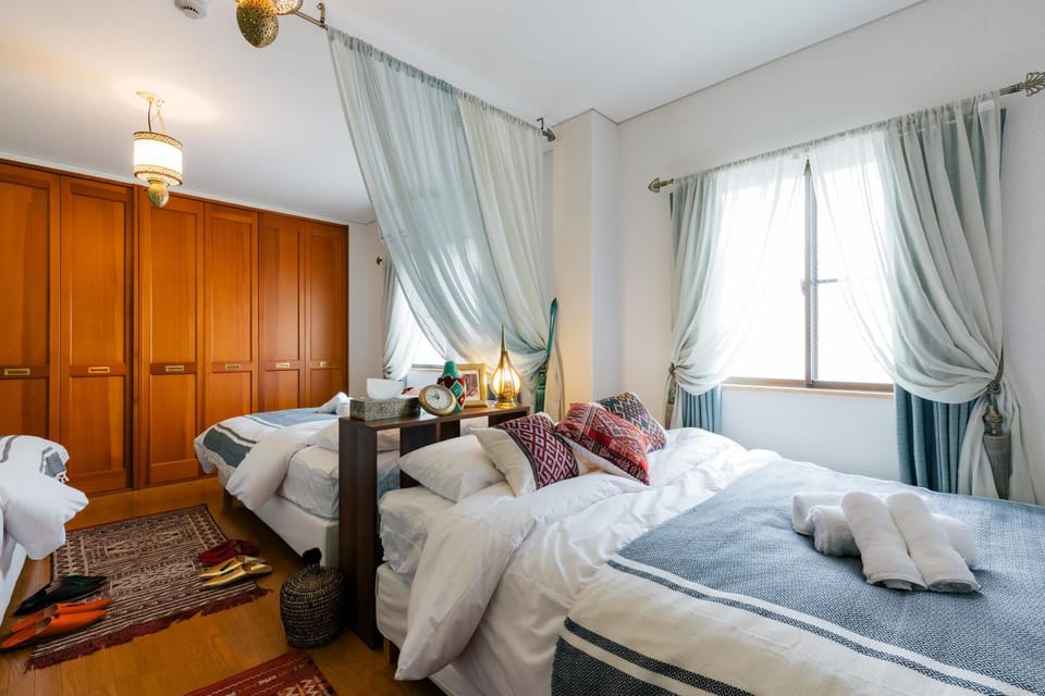 People, Bedroom, Guests, children, young children, older children, group of guests, Family, Quiet street view