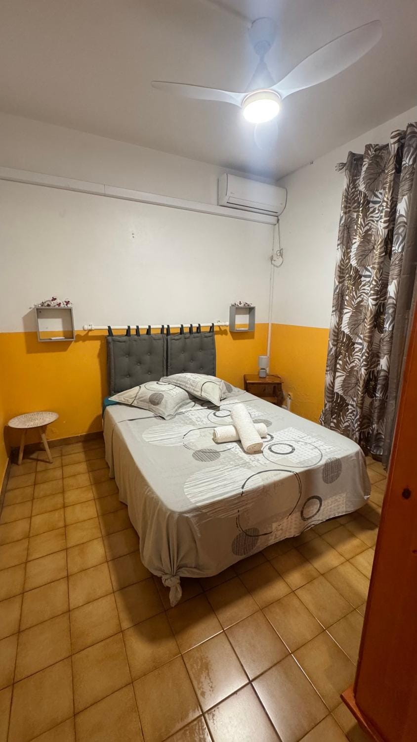 Photo of the whole room, Bedroom, air conditioner