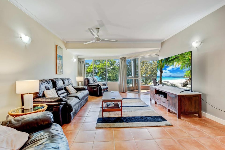 Ulysses 10 Ocean Dunk Island Views House in Wongaling Beach