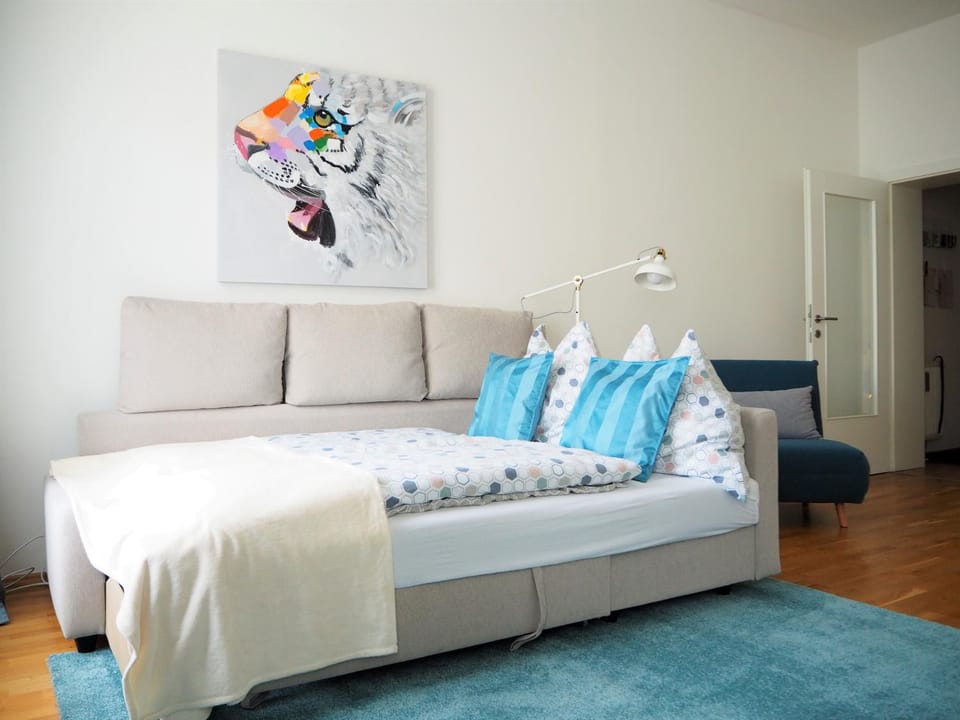 Bed, Living room, Photo of the whole room, Seating area, Bedroom