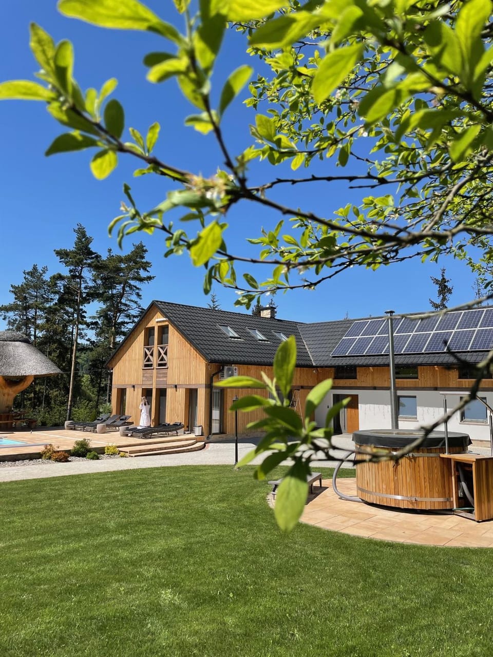 Property building, Garden, Swimming pool