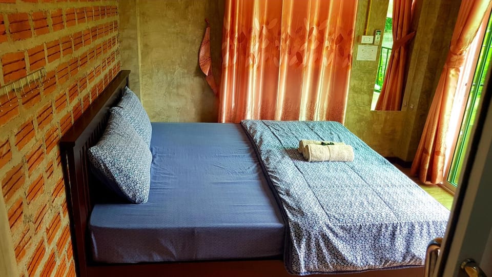 ฮ้างนาตาจันทร์ Farm Stay in Laos
