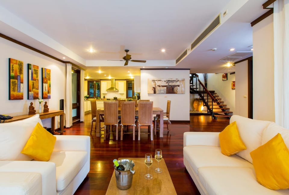 Kitchen or kitchenette, Seating area