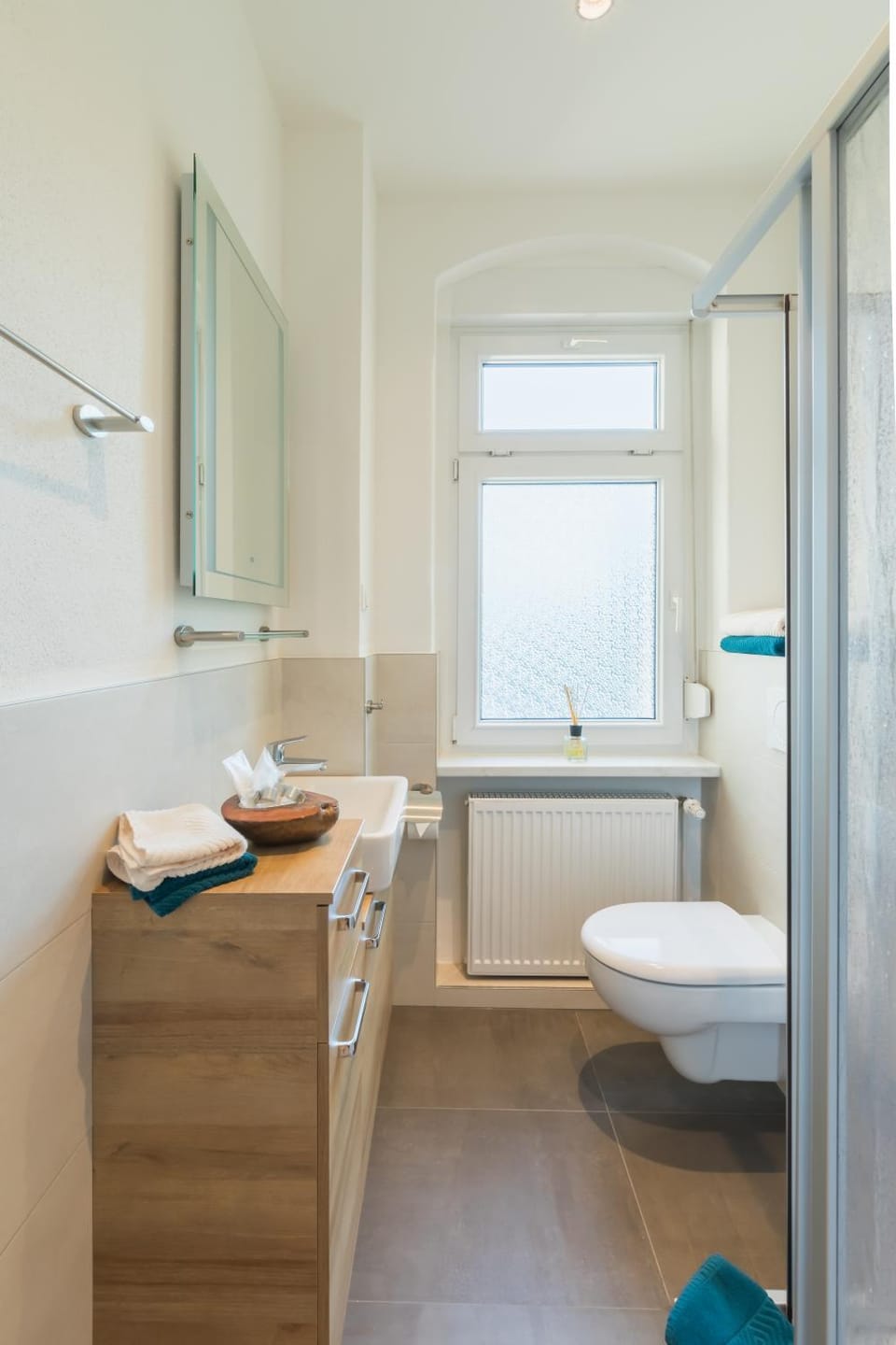 Shower, Toilet