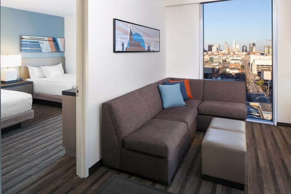 Bed, View (from property/room), City view