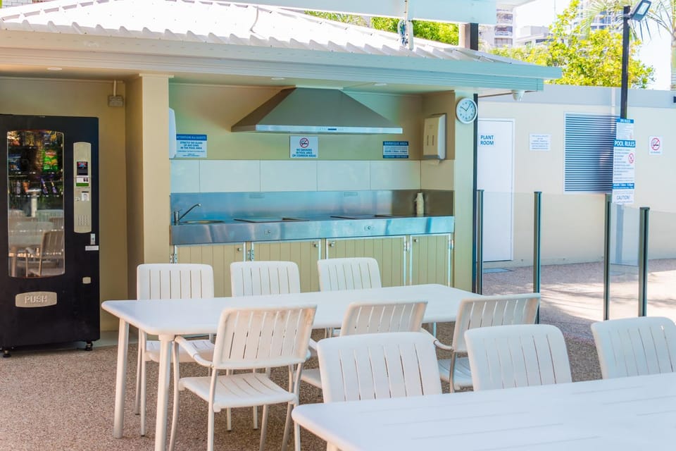 Mari Court Resort Apartment hotel in Surfers Paradise
