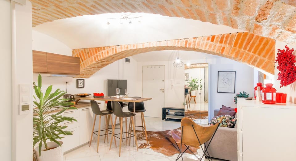 Kitchen or kitchenette, Seating area