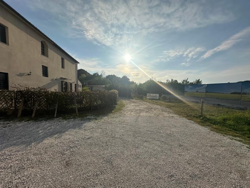 - Il Casale Toscano - 5 minutes by car from Pisa Tower - Rooms only with fan - No breakfast & No fridge - Free parking - Country House in Pisa