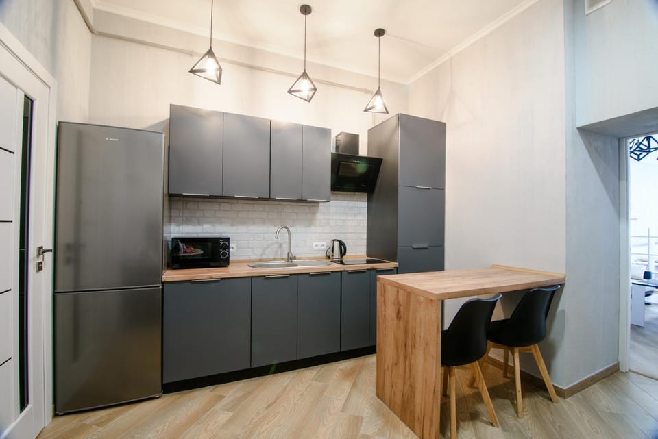 Kitchen or kitchenette, Dining area