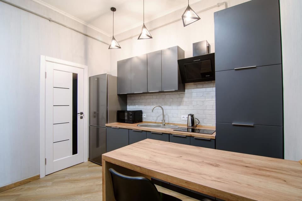 Kitchen or kitchenette, Dining area