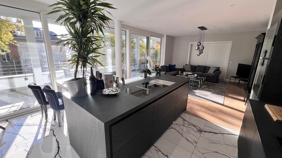 Kitchen or kitchenette, Living room