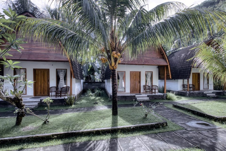 Property building, Day, Garden, Garden view