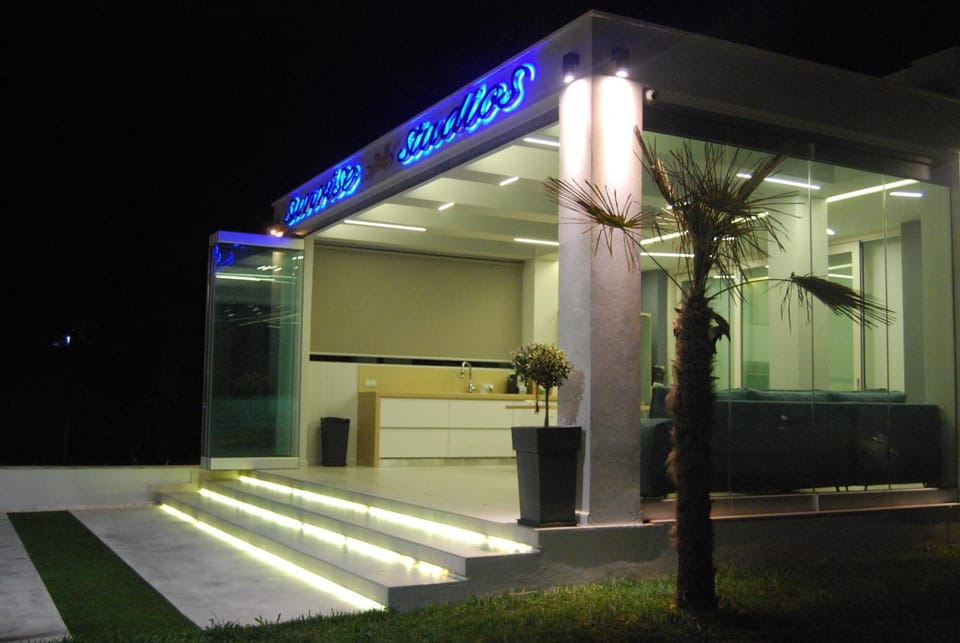 Property building, Facade/entrance, Night