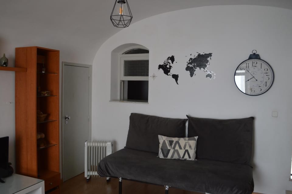 Communal lounge/ TV room, Bed, Living room